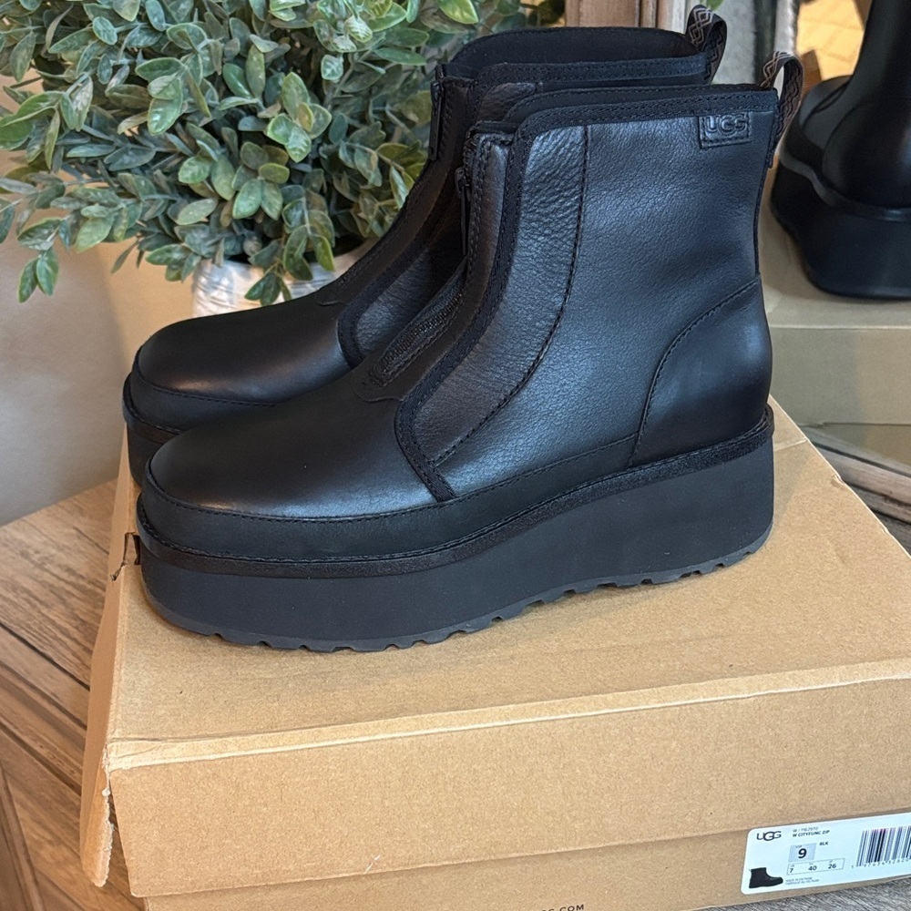 Ugg Cityfunc Zip Platform Boots-Black-Size 9